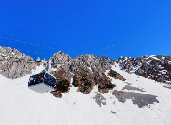 cable-car-innsbruck-austria_1047412198_web