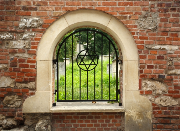 historic-jewish_remuh-cemetery-in-kazimierz-district-krakow-poland-star-of-david_546087181_web