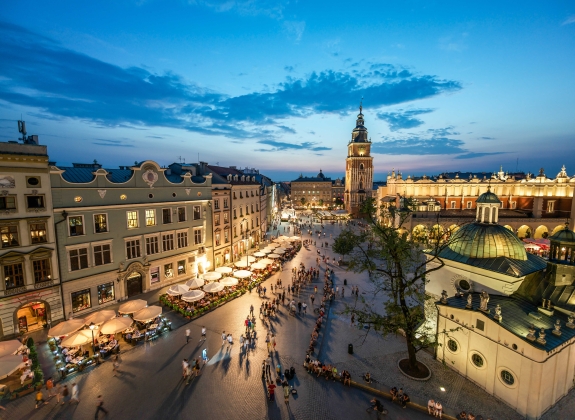 krakow-city-centre-at-night_web
