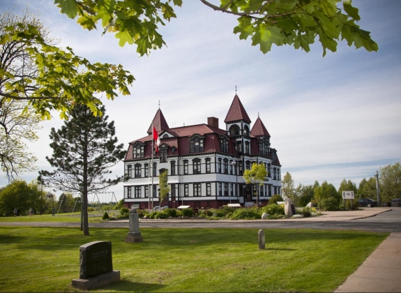 tour of Lunenburg and Mahone Bay