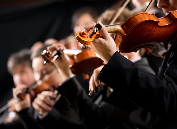 mozart-symphony-orchestra-first-violin-section_197492024_web