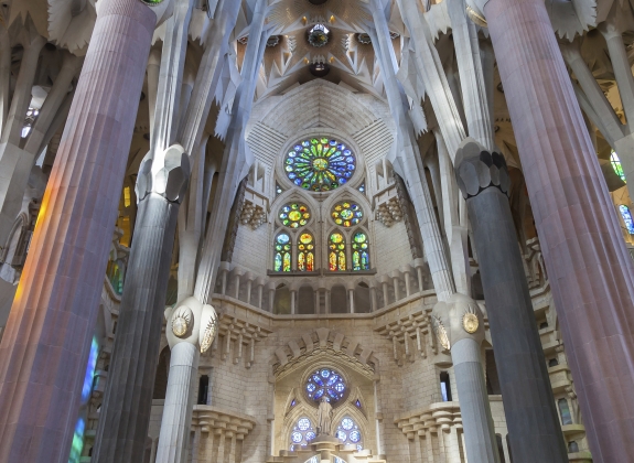 sagrada-familia-interior-barcelona