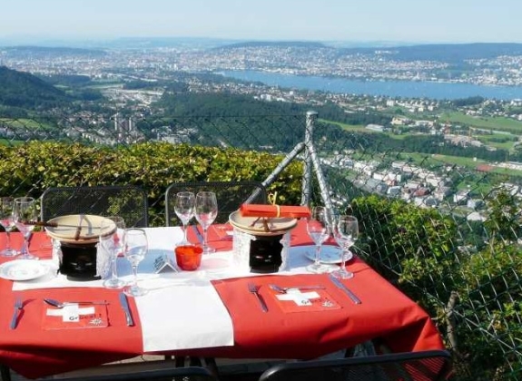 Zurich Sunset Tour with Cheese Fondue by Coach