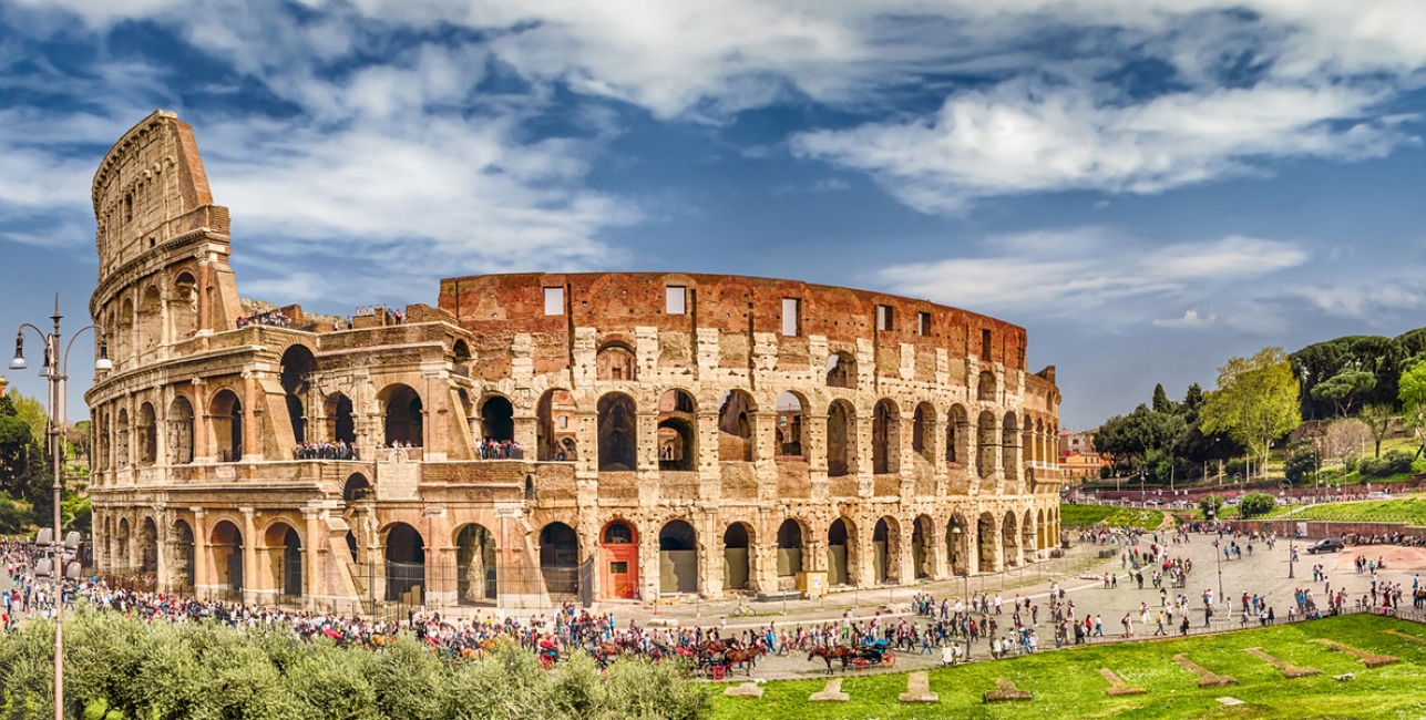 1.-Colosseum-in-Rome-with-Tourists-1800x600 1.-Colosseum-in-Rome-with-Tourists-1800x600