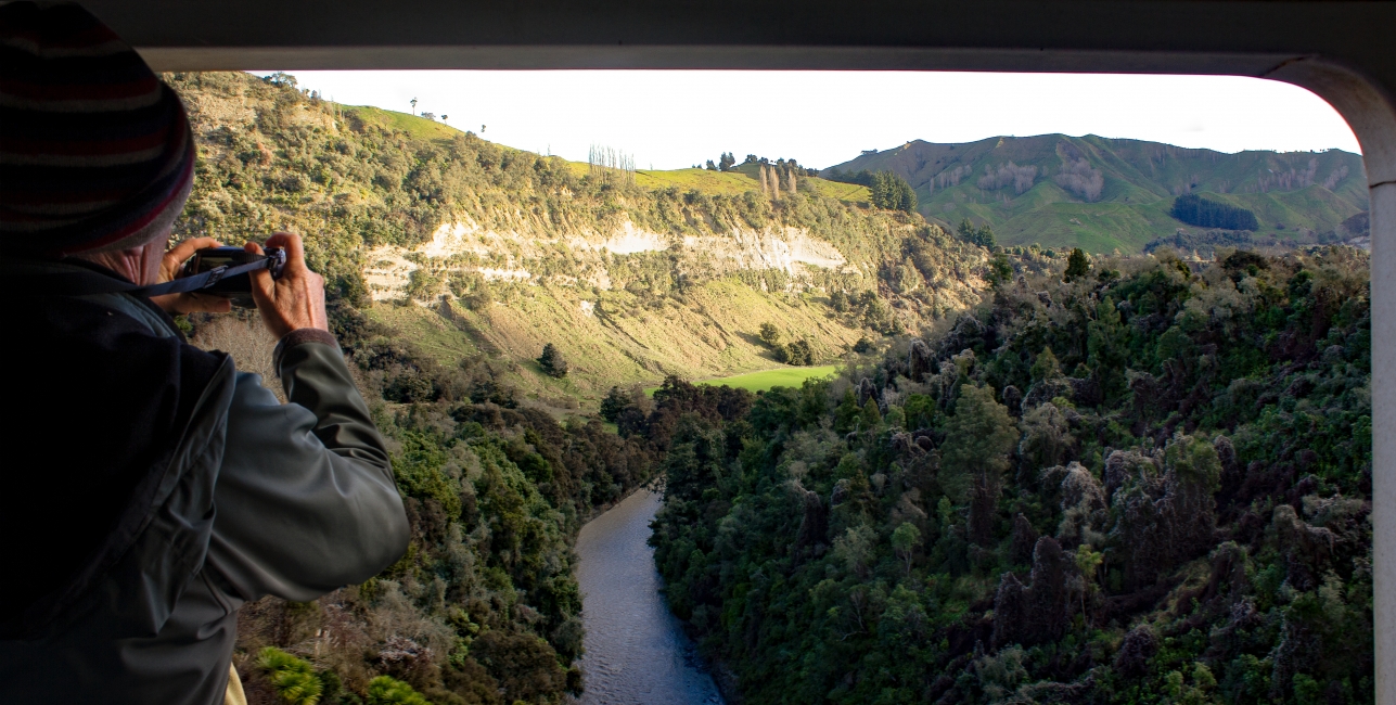 open-air-carriage-Crossing-Kawhatau-River-Bridge