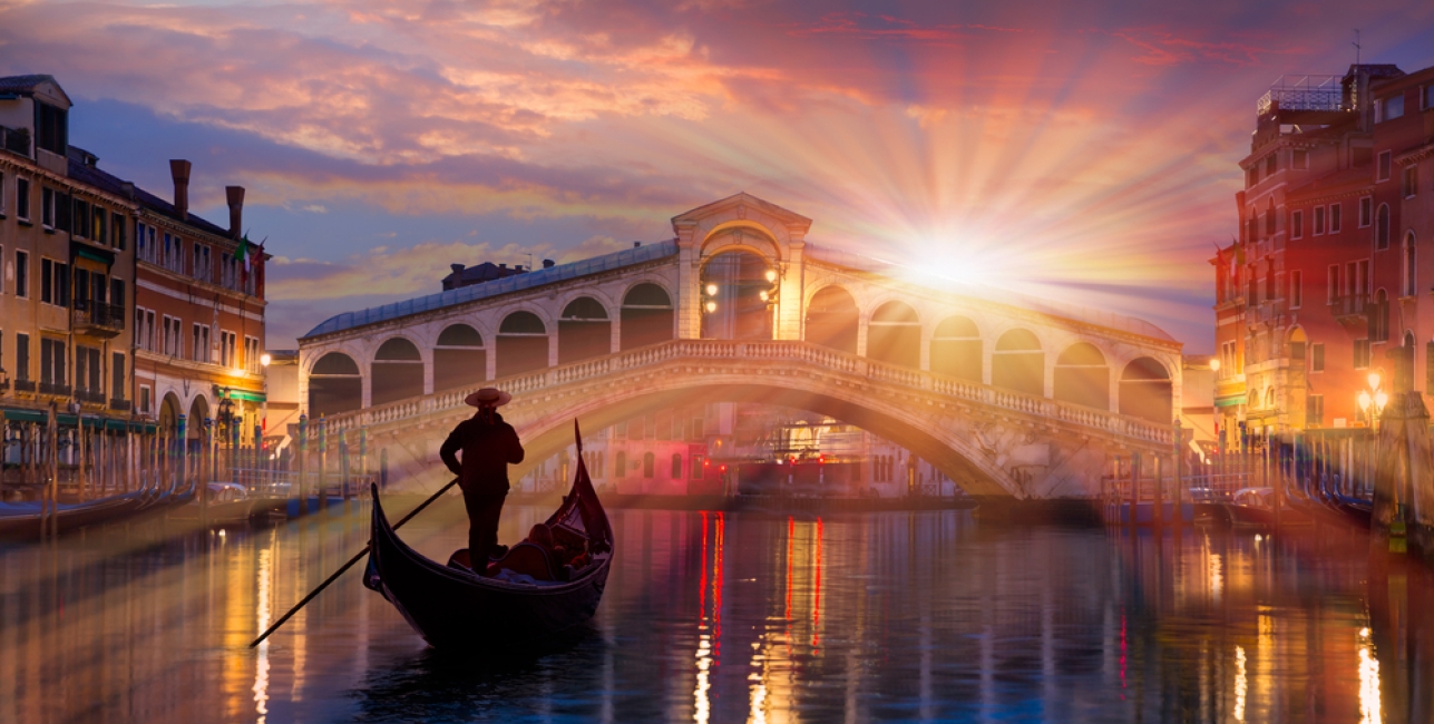 venice-italy gondola