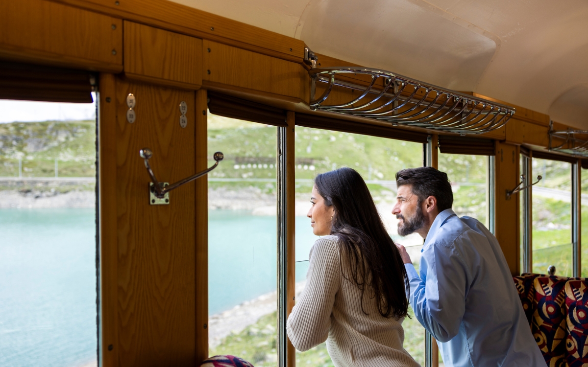 ©Rhaetian Railway bernina pullman class salonwagen auf der berninalinie