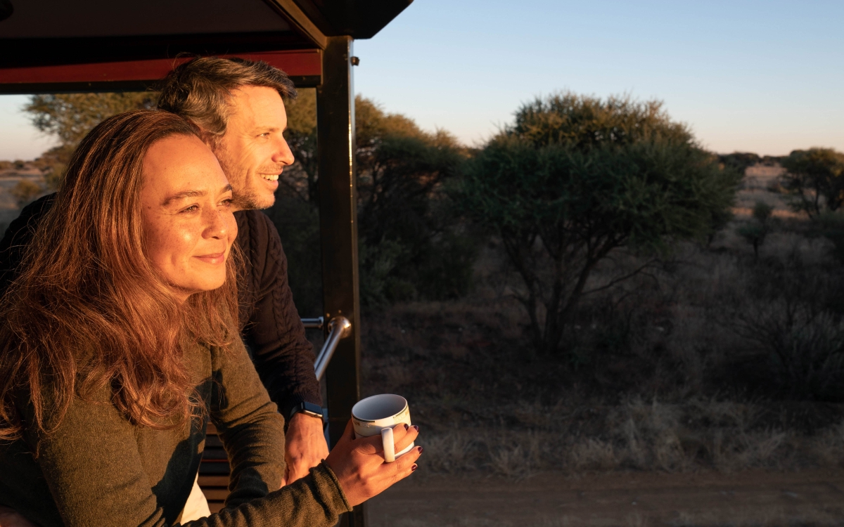 couple on Rovos Rail with Railbookers