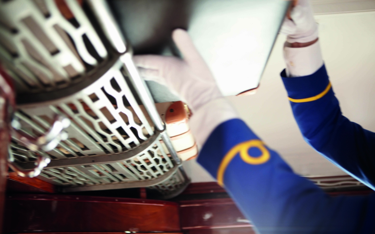 venice-simplon-orient-express_luggage_bellman