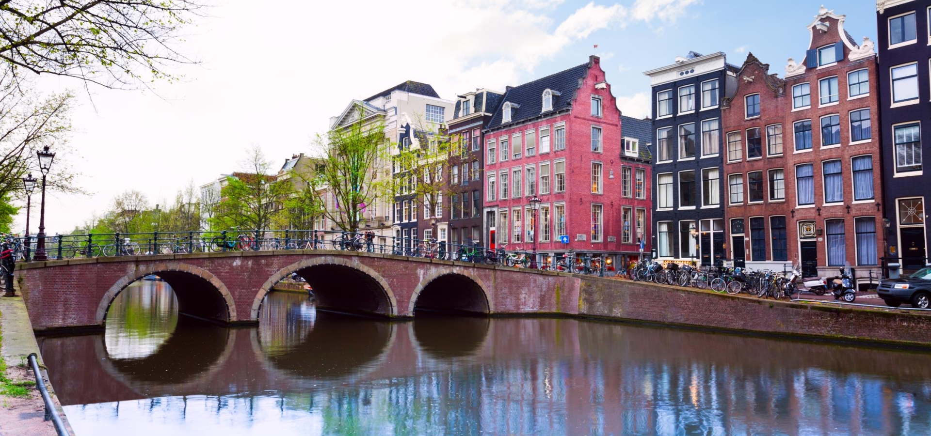 Amsterdam-canal-view-with-river-and-houses-iStock_75275995_XXXLARGE
