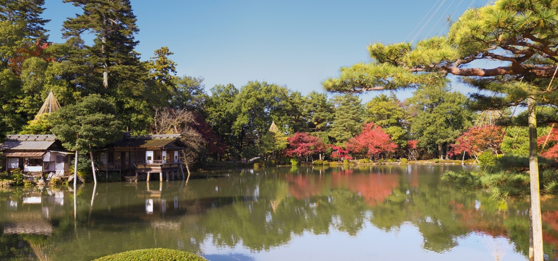 Kanazawa’s Kenrokuen Garden, temples, and markets on a Railbookers Japan rail vacation with seamless Shinkansen travel.