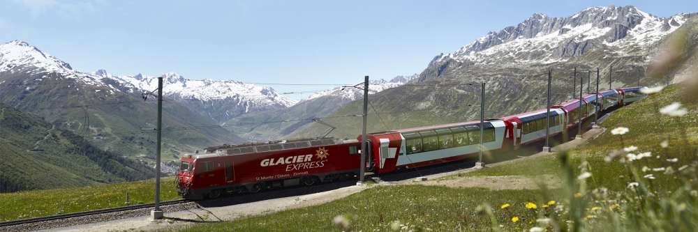 Glacier-Express-Oberalp-Pass-1800x600 Oberalp Pass on the Glacier Express