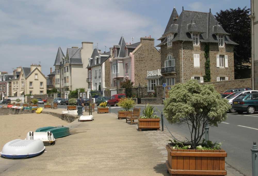 Sunny promenade