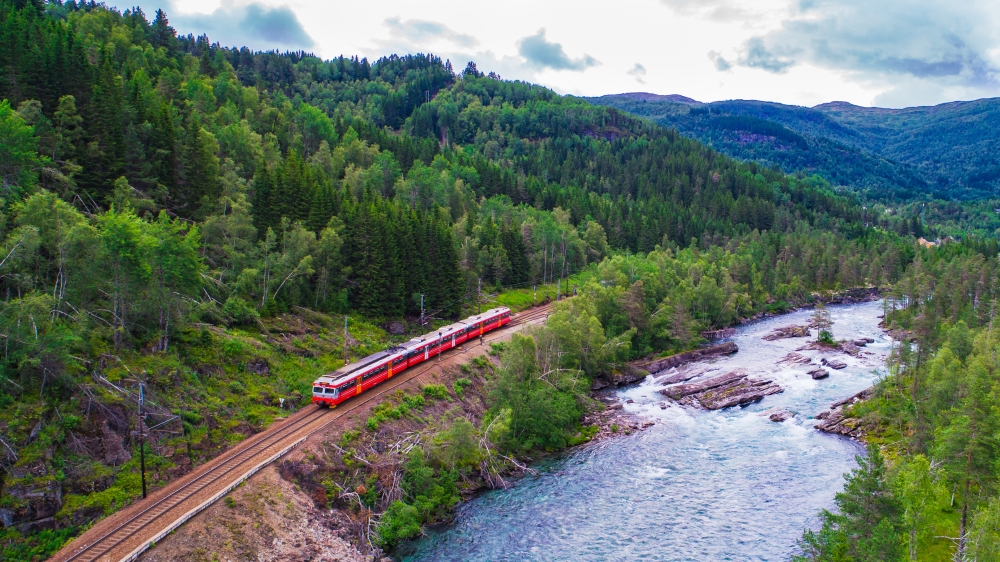 flamsbana-railway-by-norwegian-river_690230827_web