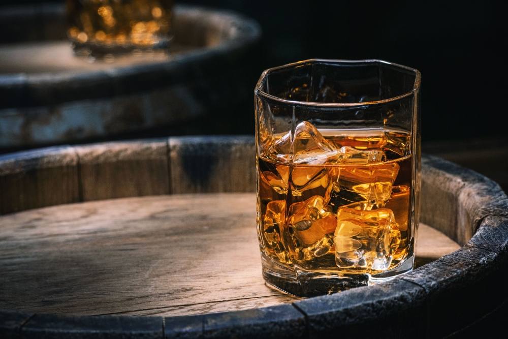 glass-of-scotch-whiskey-scotland_1913460775_web