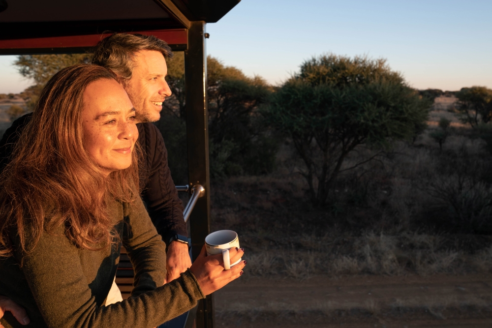 couple on Rovos Rail with Railbookers