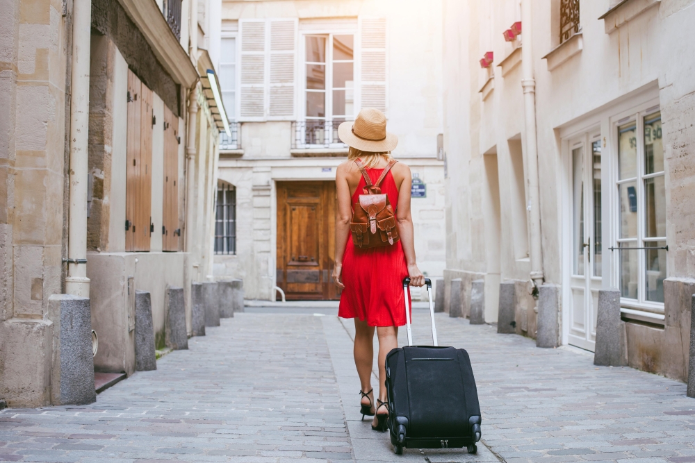 woman-with-suitcase_luggage